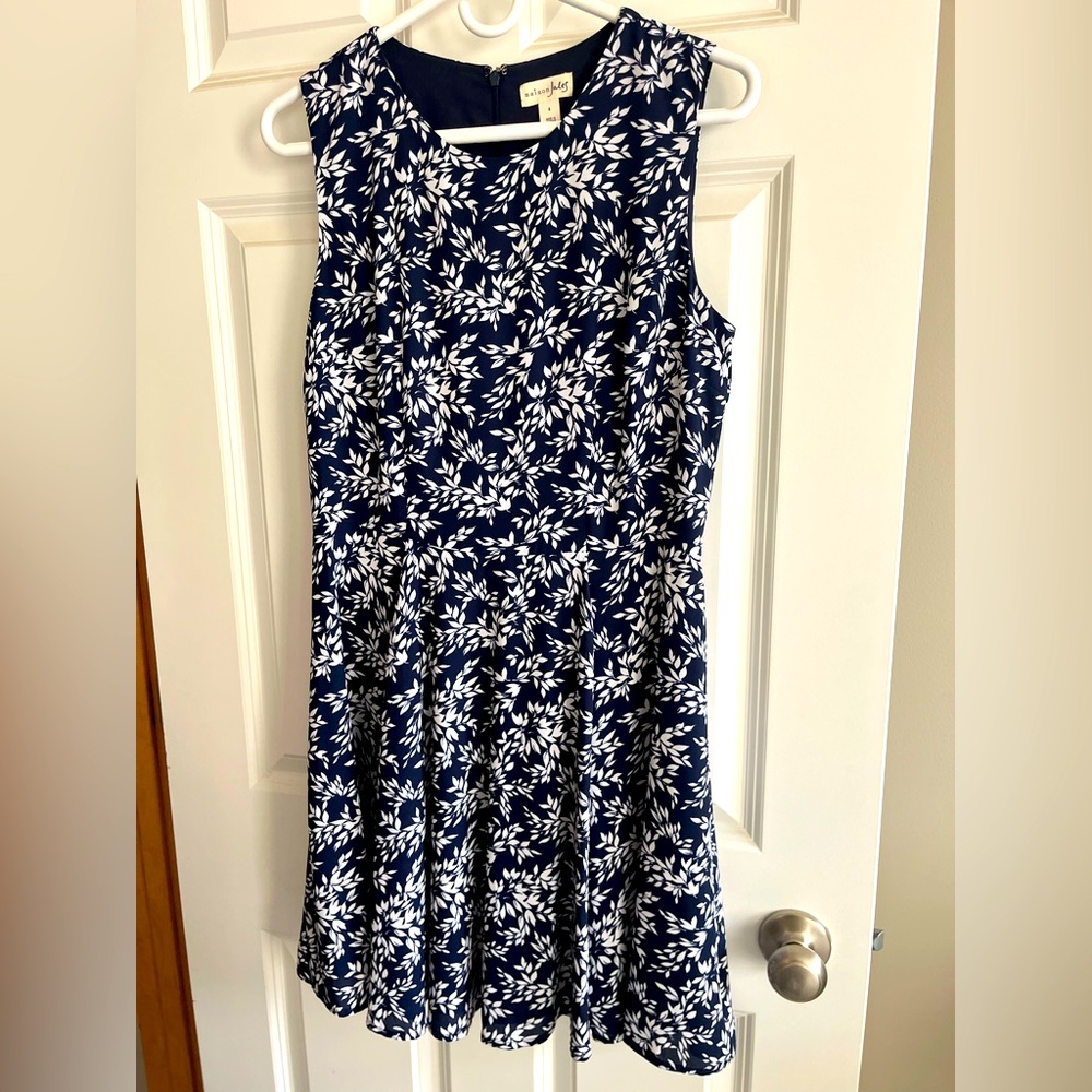 Sleeveless easy fit dress size 8